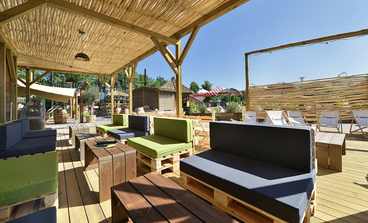 Aloha bar - sezení na paletách